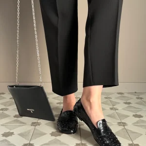 Mocassino in pelle con borchiette in tinta