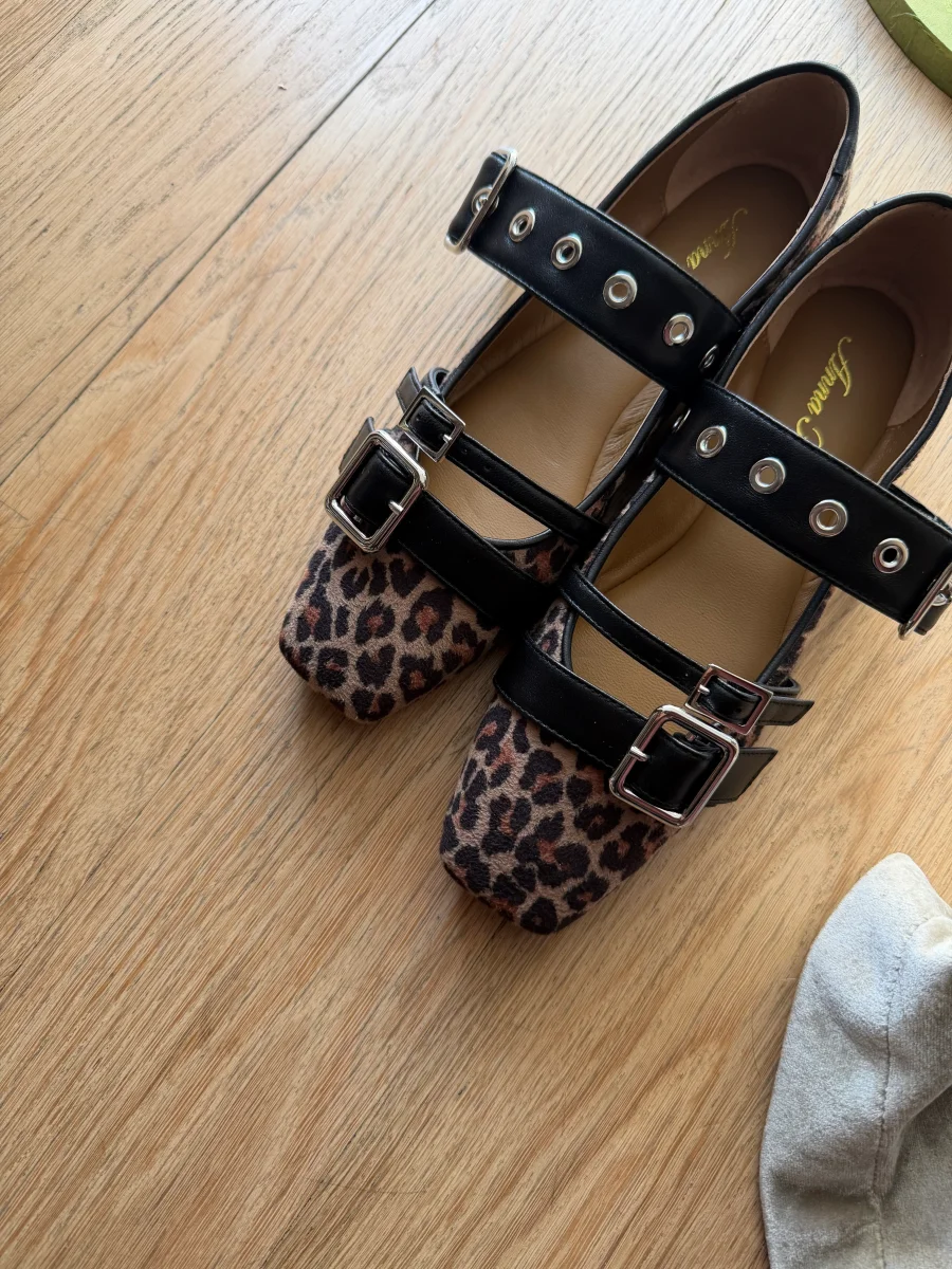 Mary Jane in camoscio maculato con fibbie a contrasto - immagine 5