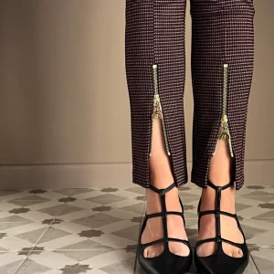 Decolletè con elastici intrecciati e zip posteriore