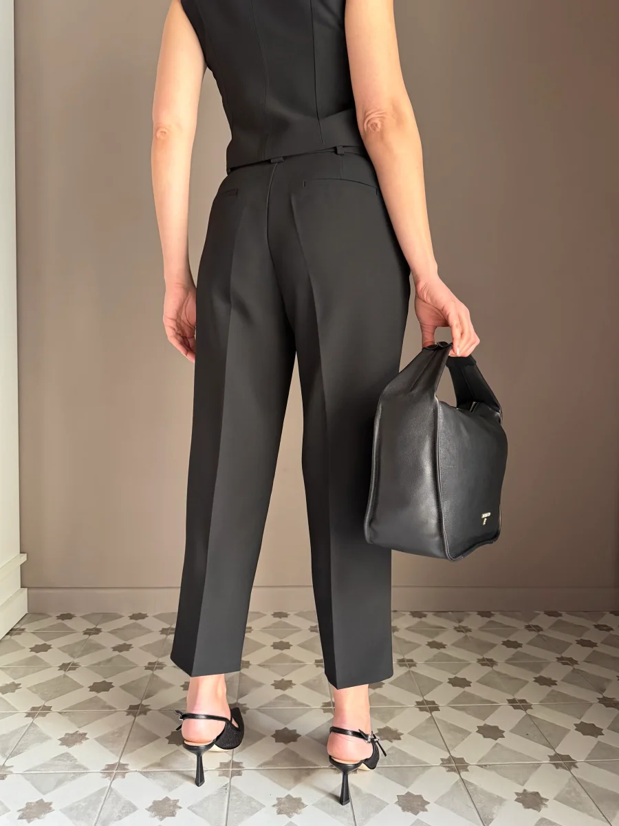 Pantalone cropped in crepe - immagine 4