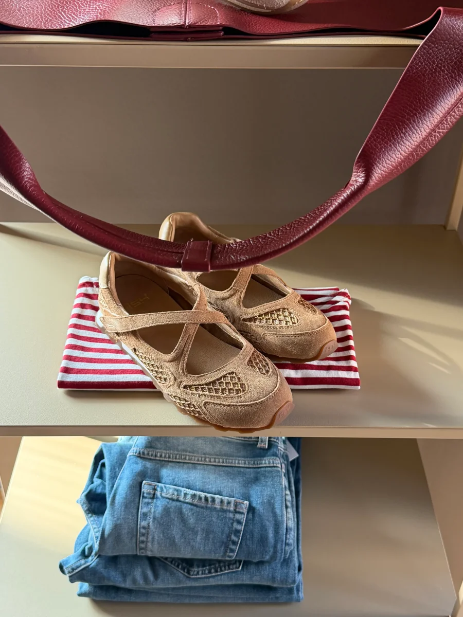 Mary Jane in camoscio con fondo in gomma - immagine 4