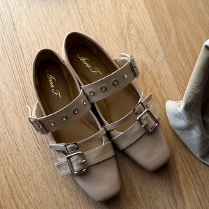 Mary Jane nappa gesso con fibbie