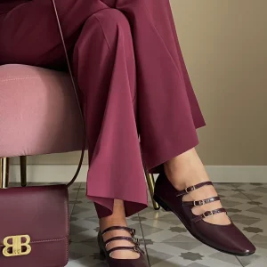 Scarpa bassa con tre cinturini bordeaux
