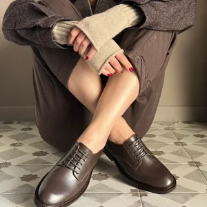 Scarpa con i lacci linea maschile