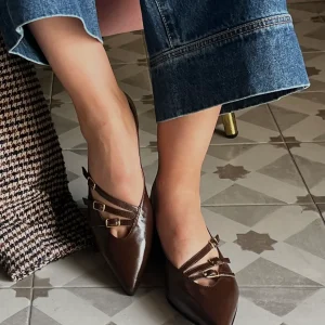 Scarpa bassa con triplo cinturino