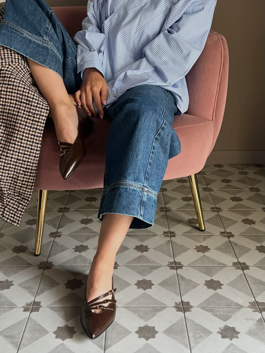 Scarpa bassa con triplo cinturino - immagine 7