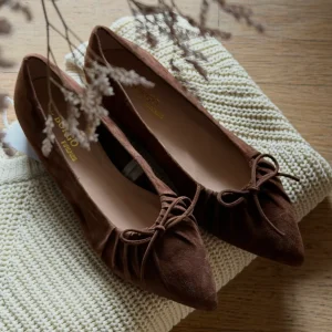 Scarpa in suede con plisse’