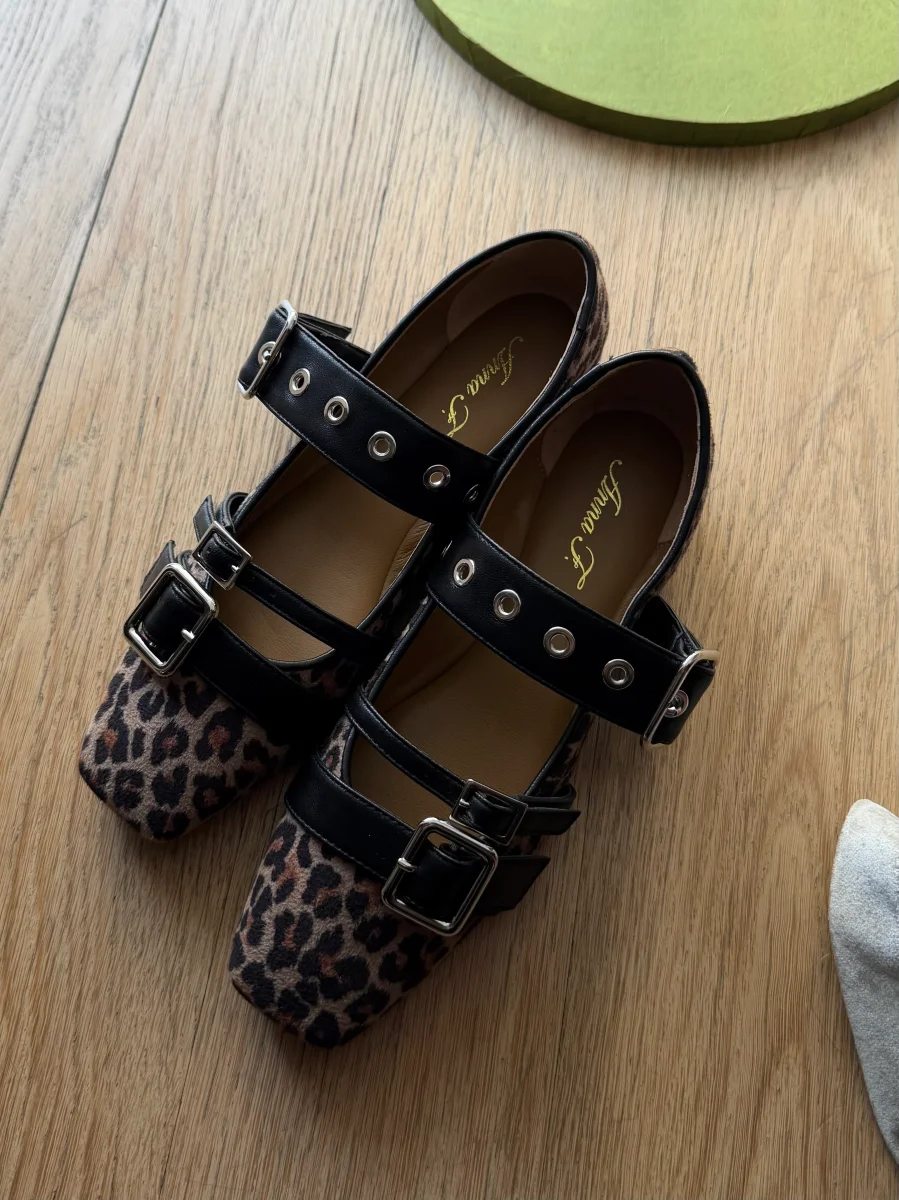 Mary Jane in camoscio maculato con fibbie a contrasto - immagine 3