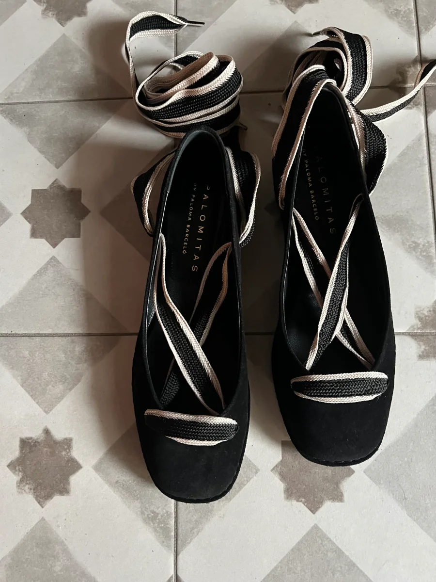 Ballerina in camoscio con laccio - immagine 4