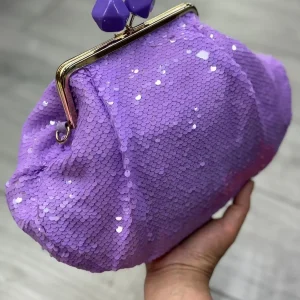 Clutch con Paillettes e Tracolla Dorata – Brilla in Ogni Occasione