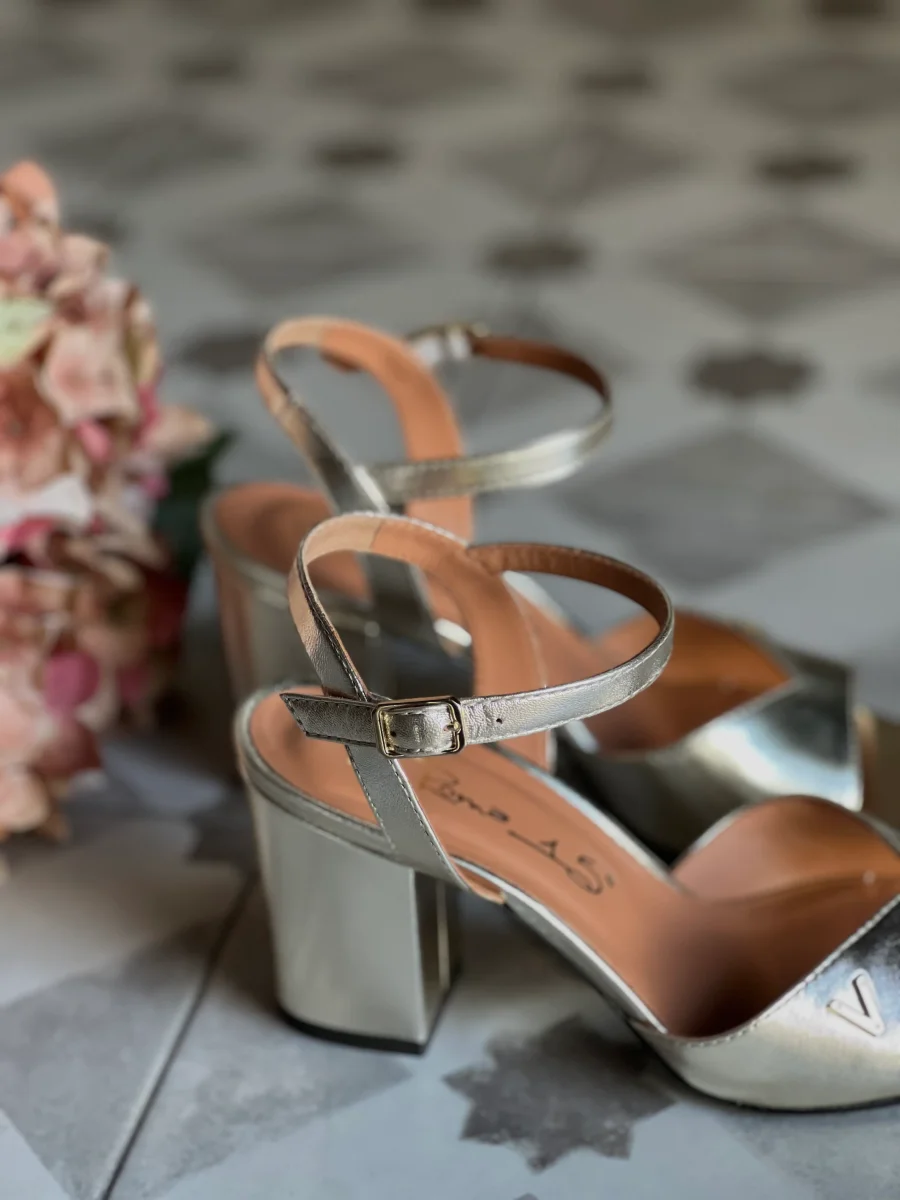 Sandalo in pelle Via Roma 15 platino - immagine 7