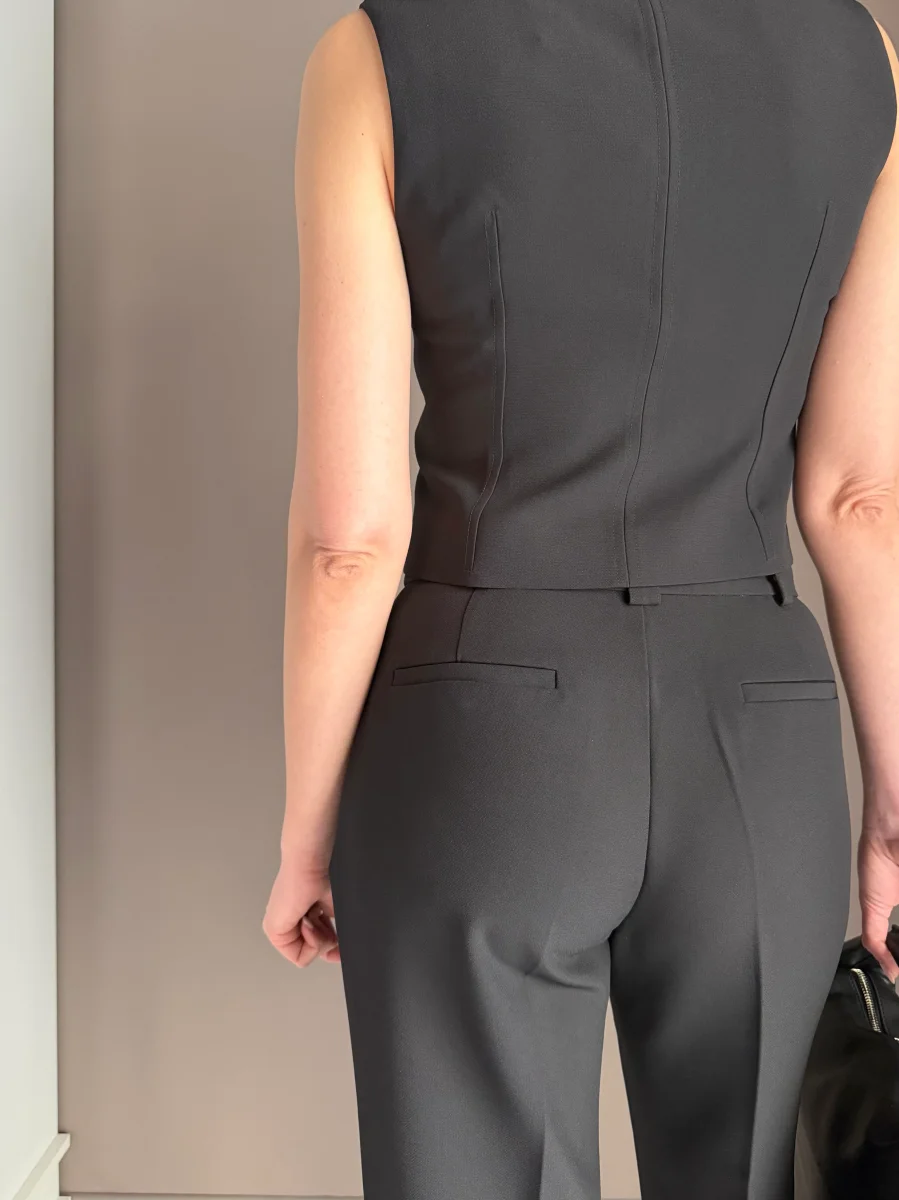 Pantalone cropped in crepe - immagine 8