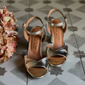 Sandalo in pelle Via Roma 15 platino