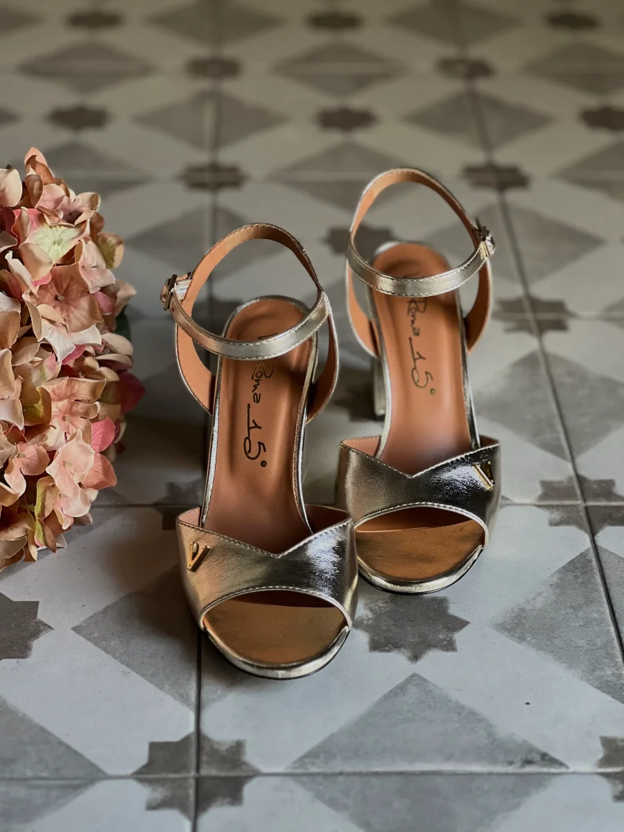 Sandalo in pelle Via Roma 15 platino