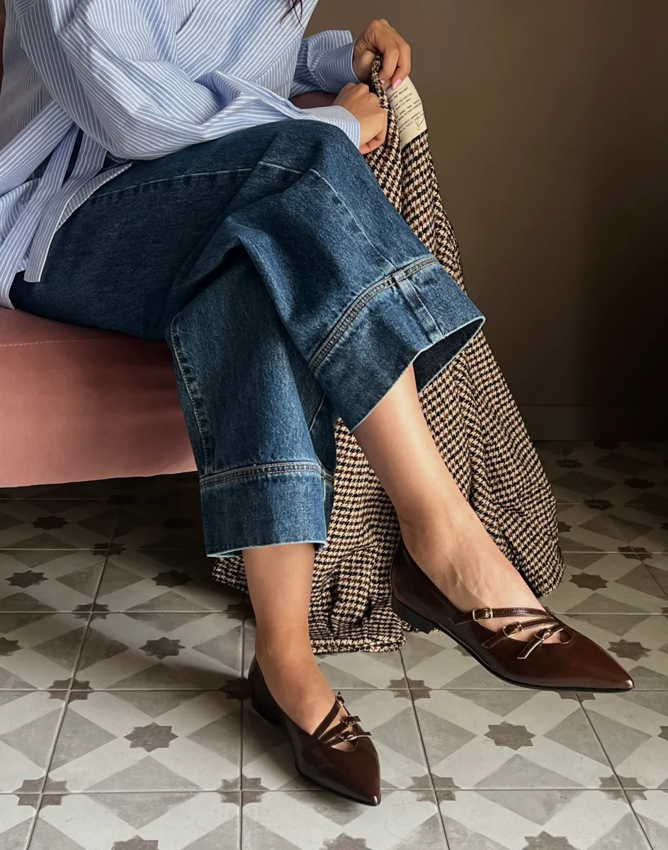 Scarpa bassa con triplo cinturino - immagine 9