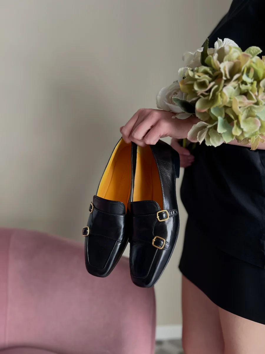 Scarpa con doppia fibbia