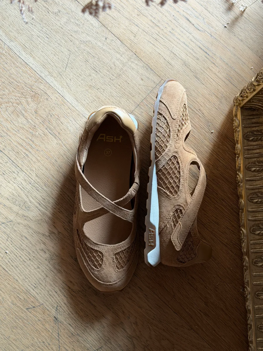 Mary Jane in camoscio con fondo in gomma - immagine 5