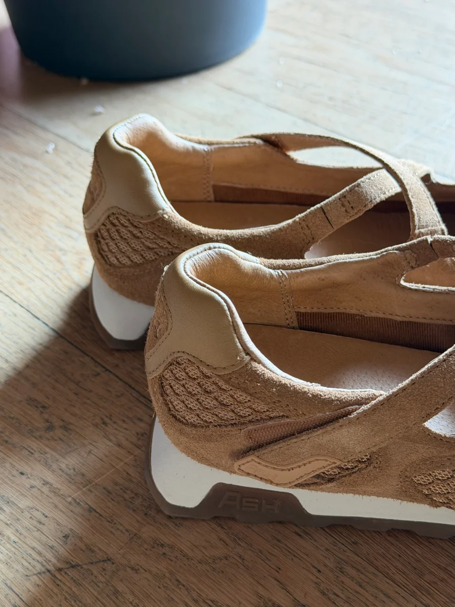 Mary Jane in camoscio con fondo in gomma - immagine 3