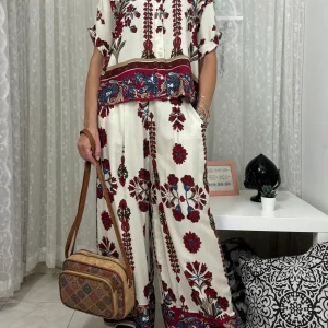 Set coordinato camicia e pantalone in fantasia