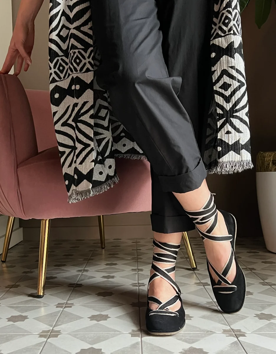 Ballerina in camoscio con laccio - immagine 7