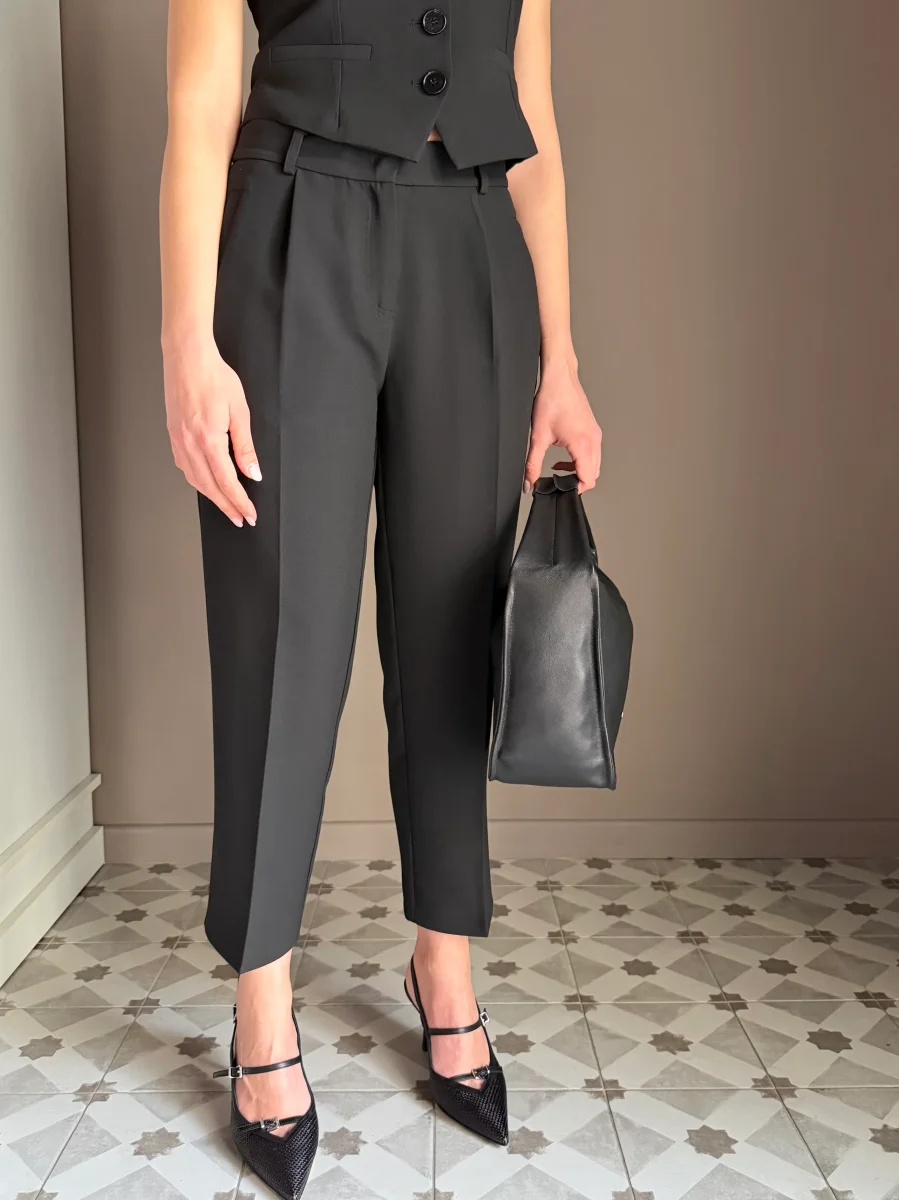 Pantalone cropped in crepe - immagine 3