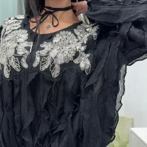 Maglia con volant e paillettes
