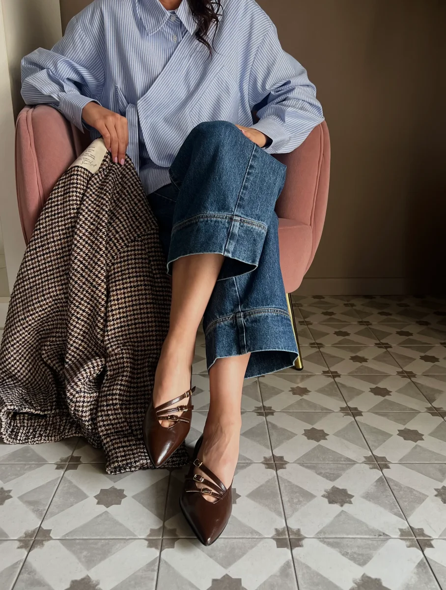 Scarpa bassa con triplo cinturino - immagine 5