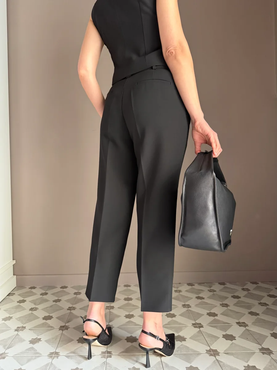 Pantalone cropped in crepe - immagine 6