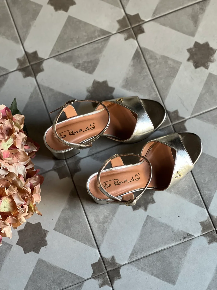 Sandalo in pelle Via Roma 15 platino - immagine 9