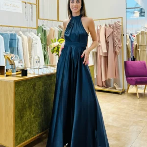 Abito "Shadow Silk". Abito lungo satinato con spacco alto e drappeggi, scollo all'americana