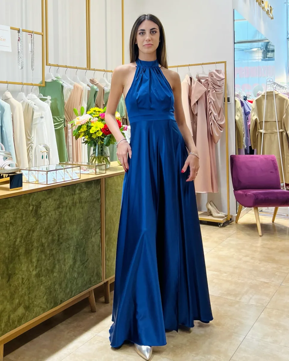 Abito "Satin Moon". Abito lungo satinato con spacco alto e drappeggi, scollo all'americana - immagine 5