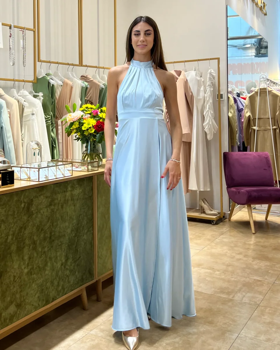 Abito "Gleam Grace". Abito lungo satinato con spacco alto e drappeggi, scollo all'americana - immagine 8