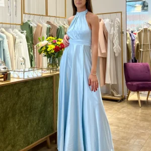 Abito "Gleam Grace". Abito lungo satinato con spacco alto e drappeggi, scollo all'americana