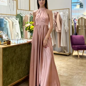 Abito "Satin Moon". Abito lungo satinato con spacco alto e drappeggi, scollo all'americana