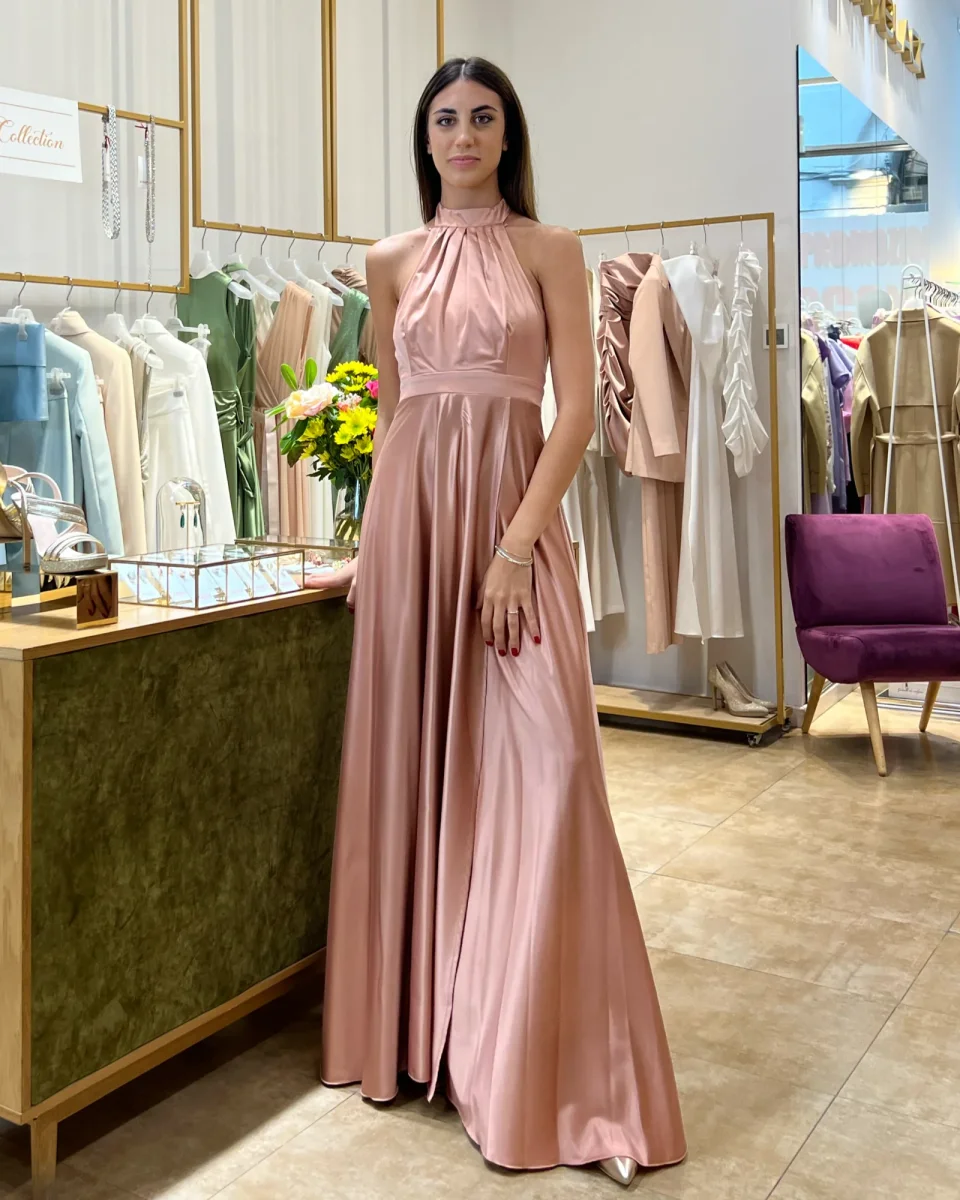 Abito "Satin Moon". Abito lungo satinato con spacco alto e drappeggi, scollo all'americana - immagine 2