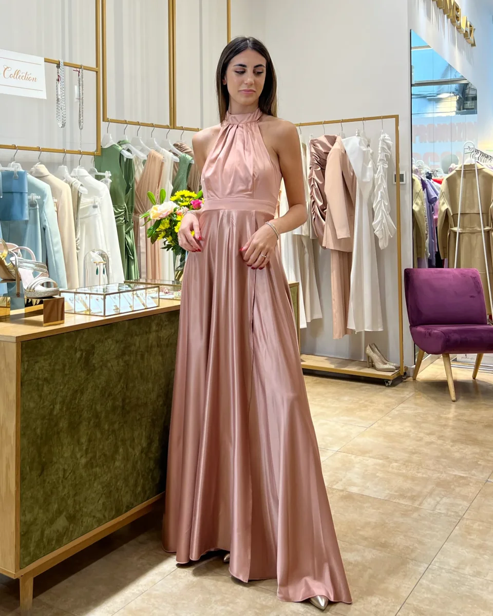 Abito "Satin Moon". Abito lungo satinato con spacco alto e drappeggi, scollo all'americana - immagine 7