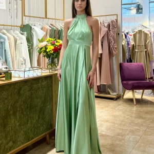 Abito "Radiant Pastel". Abito lungo satinato con spacco alto e drappeggi, scollo all'americana