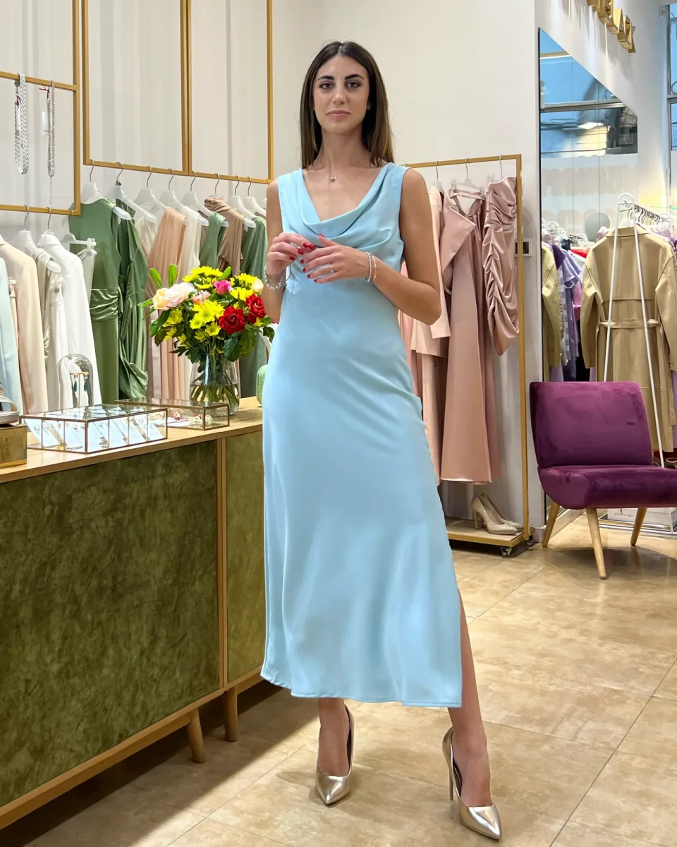 Abito "Azure Breeze" Abito lunghette in tessuto fluido con scollo drappeggiato d'avanti e scollatura profonda sul dietro - immagine 6