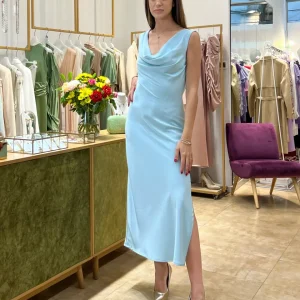 Abito "Azure Breeze" Abito lunghette in tessuto fluido con scollo drappeggiato d'avanti e scollatura profonda sul dietro