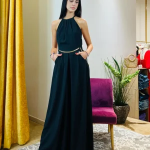 Tuta "Eternal Elegance". Tuta nera con scollo all'americana e pantaloni molto larghi.