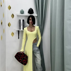 Maglia Donna Asimmetrica Elasticizzata con Maniche a Guanto