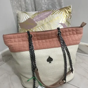 Borsa in rafia con orlo in alcantara