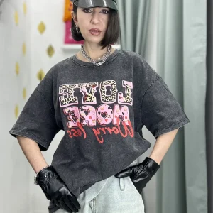 T-Shirt Donna Grigio Slavato con Stampa ‘LOVE MORE’ – Rock & Chic