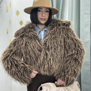 Ecofur a pelo riccio e lungo-modello crop con collo-foderata