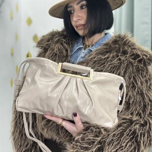 Borsa Donna in Similpelle Semi Lucida Modello Clutch – Elegante e Versatile