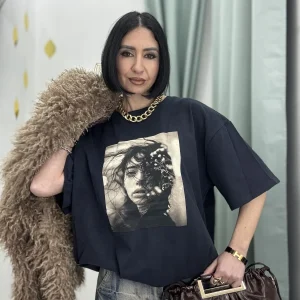 T-Shirt Donna Oversize Blu Scuro con Stampa Volto – Taglia Unica