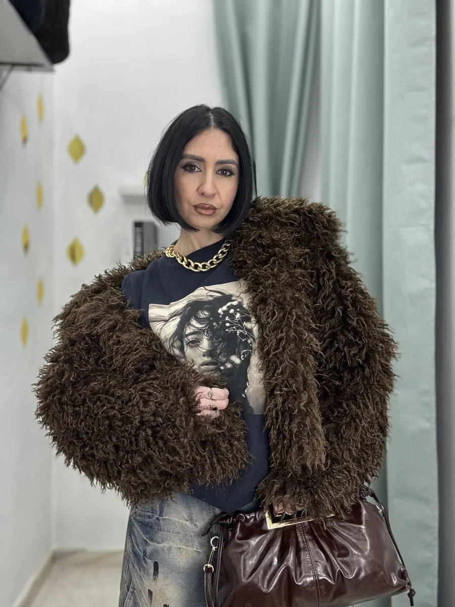 Ecofur a pelo riccio e lungo-modello crop con collo-foderata - immagine 4