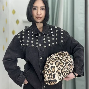 Giubbino Denim Nero con Borchie Argento Donna – Taglia Unica Vestibilità Comoda