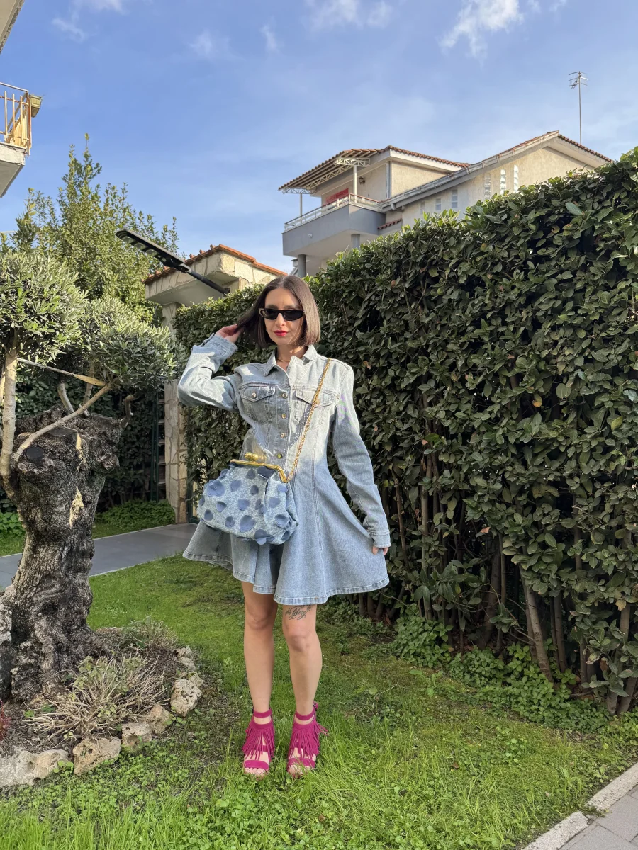 Vestito in denim con bottoni - immagine 3