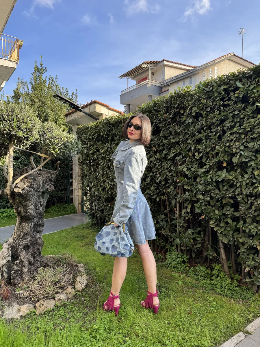 Vestito in denim con bottoni - immagine 4